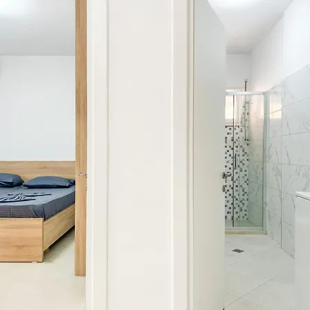 Shoreline Bliss B43 Apartman *